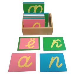 Трехцветные шероховатые буквы-происные наклонные